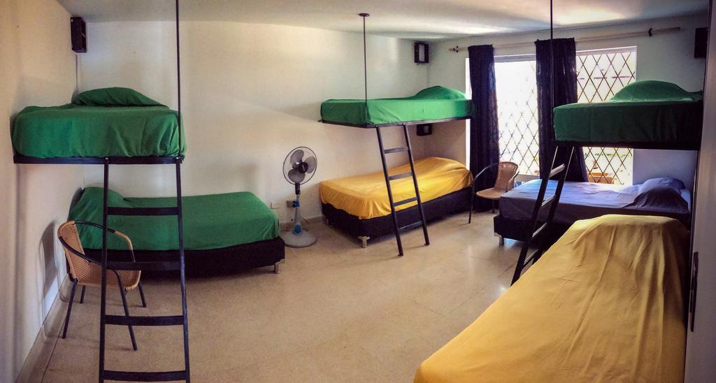 Blackpine Hostel Medellín Zimmer foto
