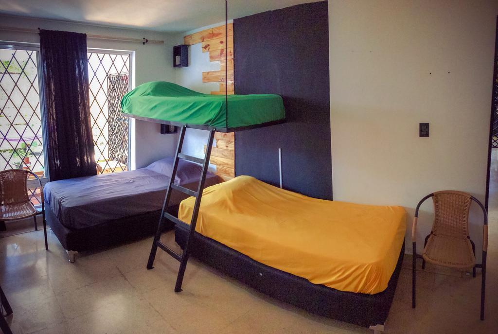 Blackpine Hostel Medellín Zimmer foto